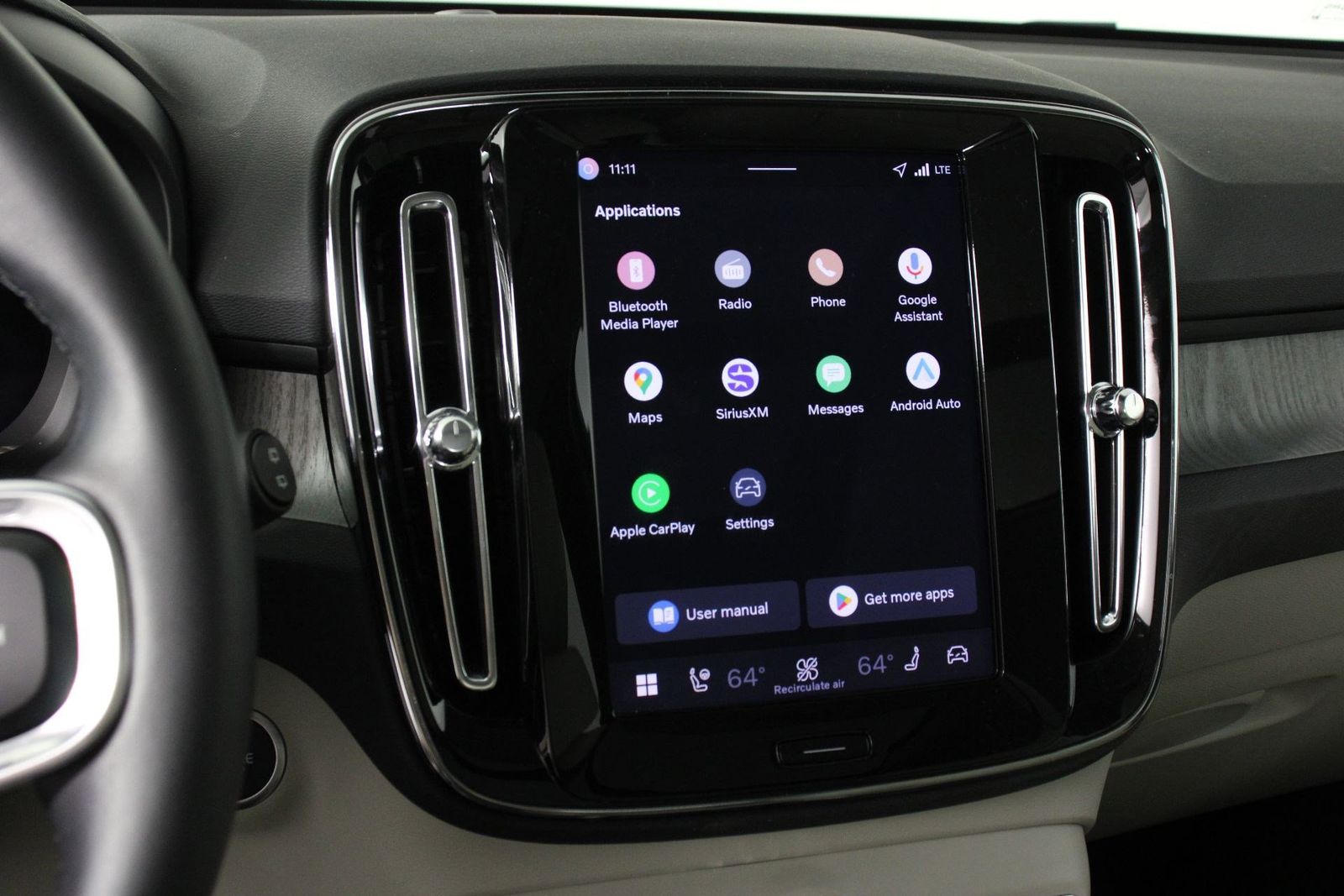 2026 Volvo XC40 Plus - Photo 9