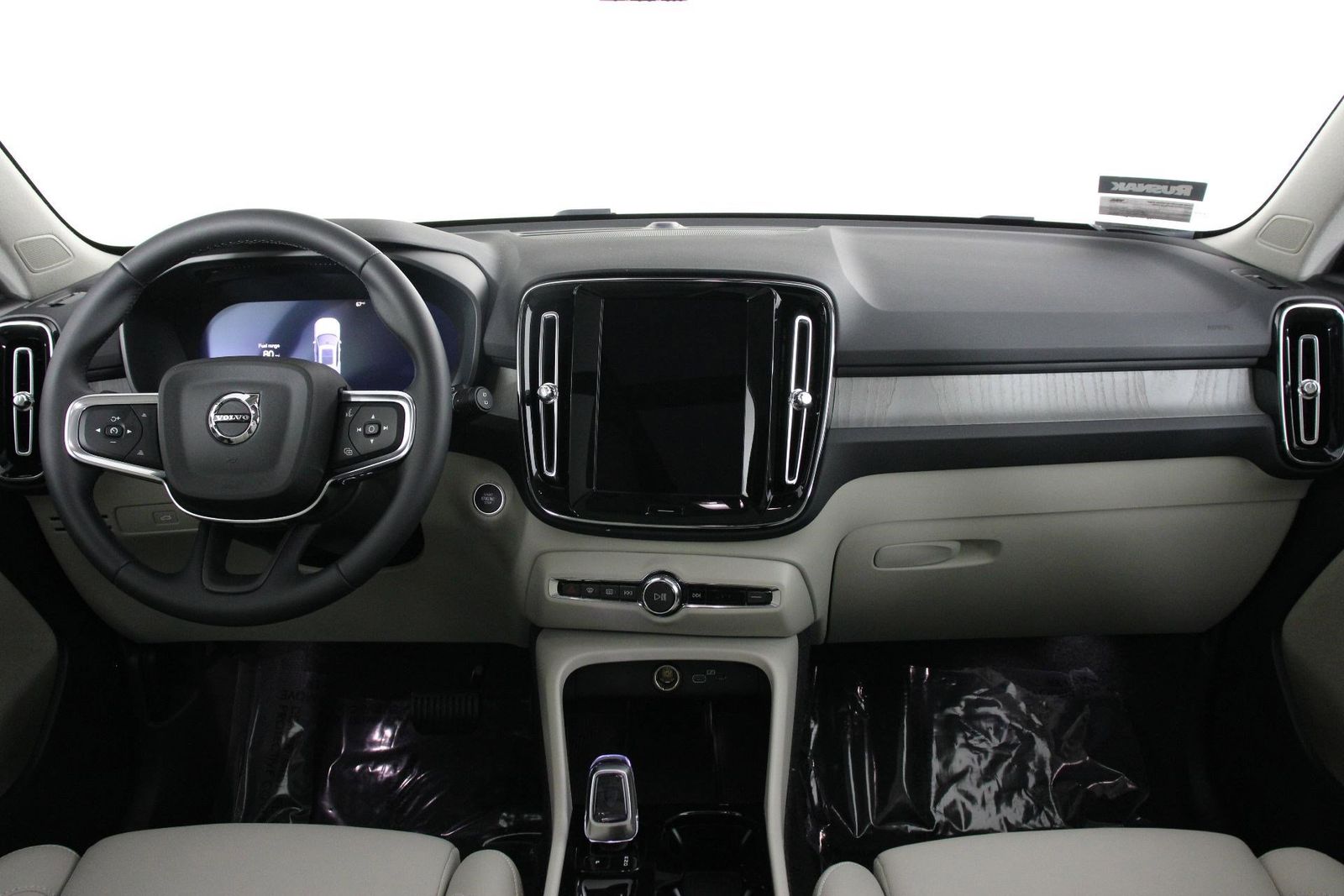 2026 Volvo XC40 B5 Plus photo 6