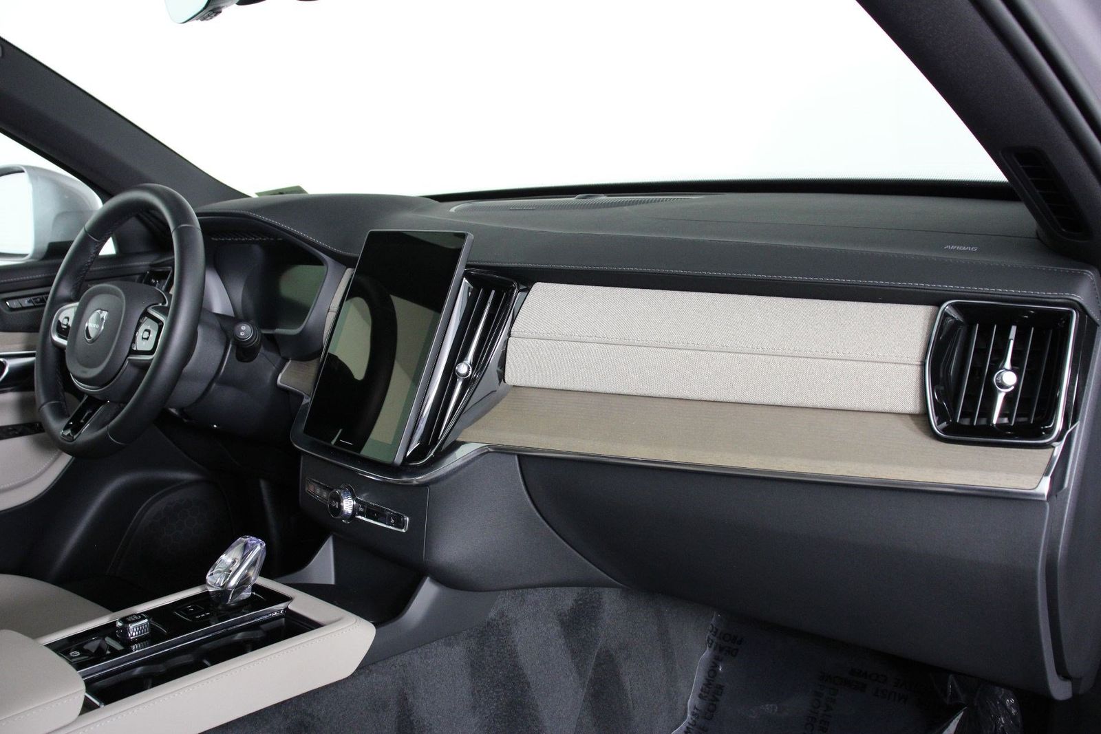 2026 Volvo XC90 Plus - Photo 22