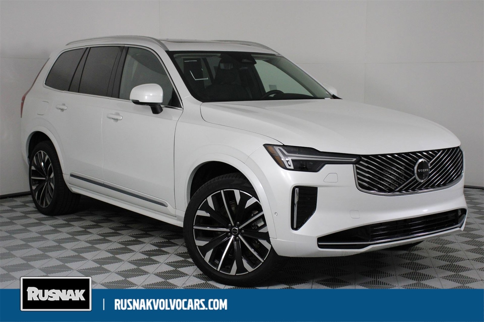 2026 Volvo XC90 Plus's photo