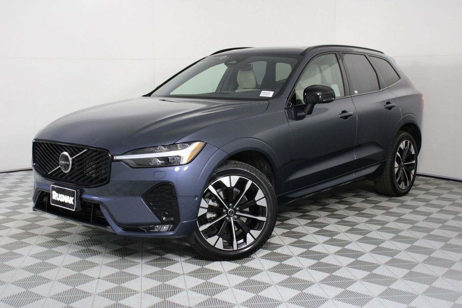 2026 Volvo XC60 B5 Plus photo 2
