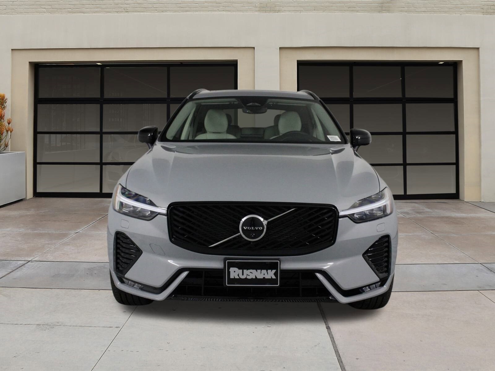 2026 Volvo XC60 B5 photo 2