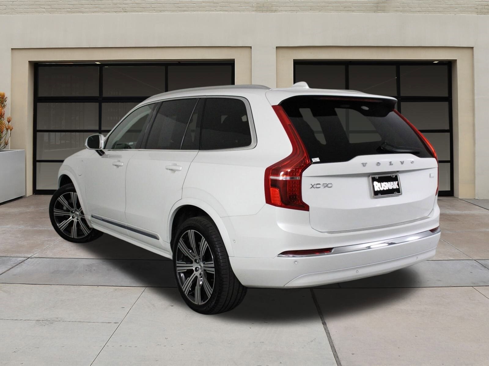 2024 Volvo XC90 T8 Plus photo 2