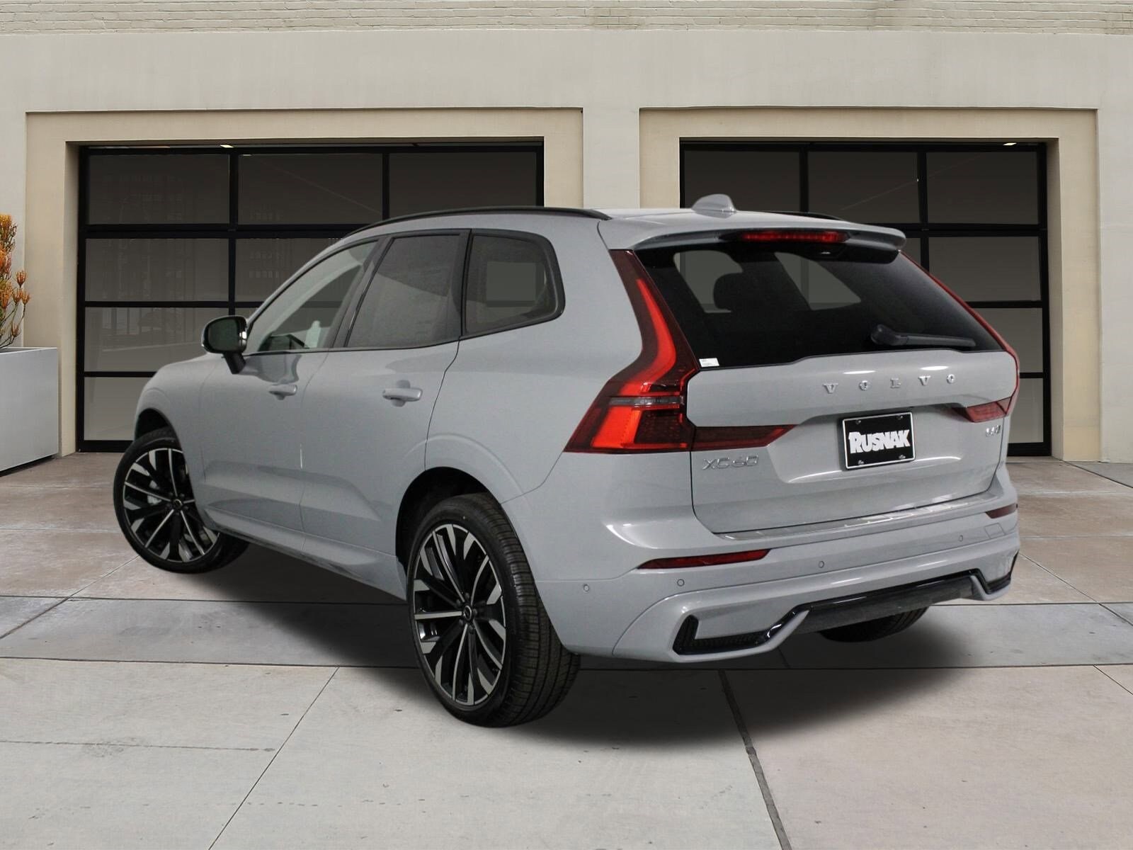 2026 Volvo XC60 B5 photo 3
