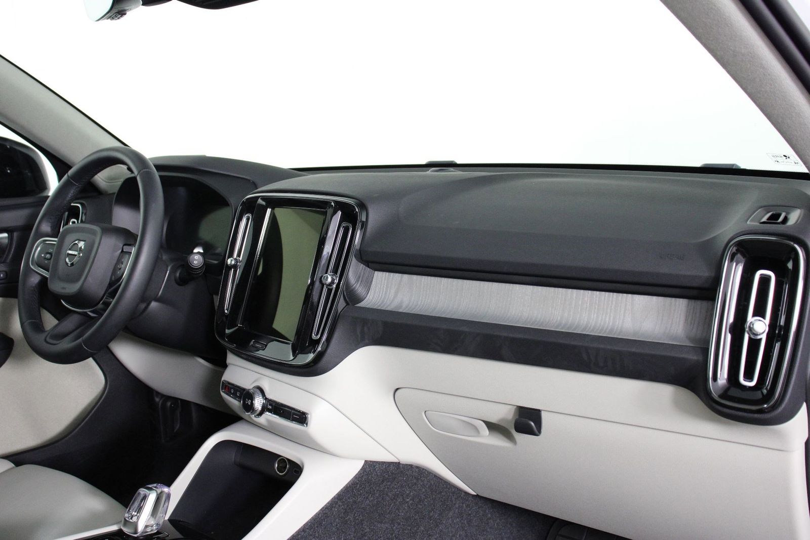 2026 Volvo XC40 Plus - Photo 22