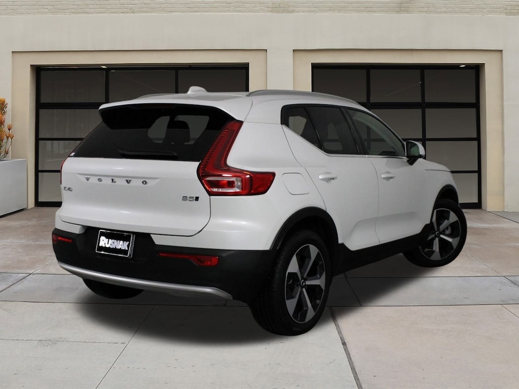 Certified 2025 Volvo XC40 B5 Core SUV