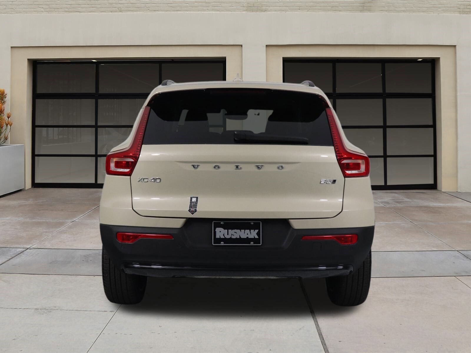 2025 Volvo XC40 Plus photo 4