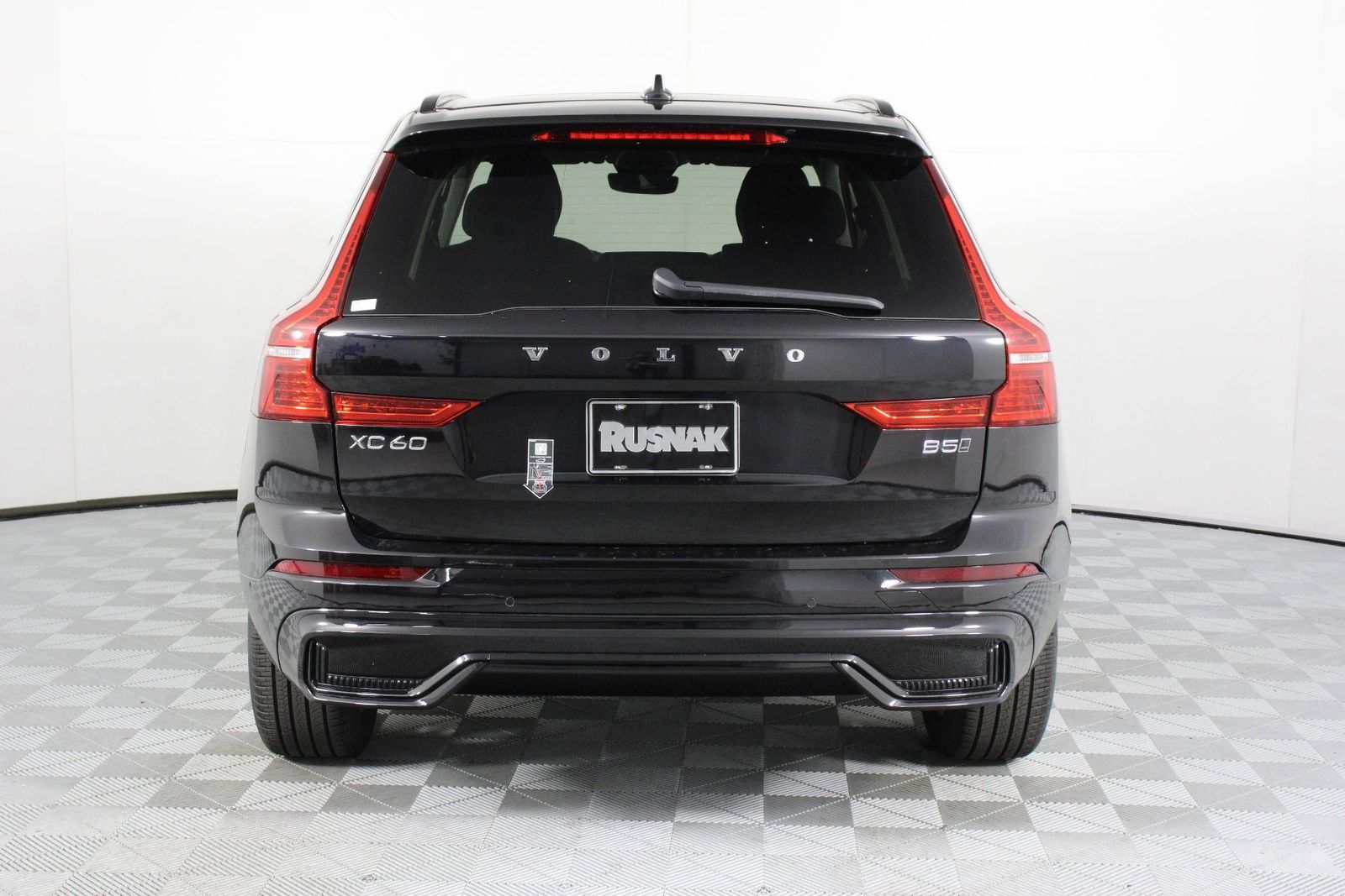 2025 Volvo XC60 B5 Plus photo 4