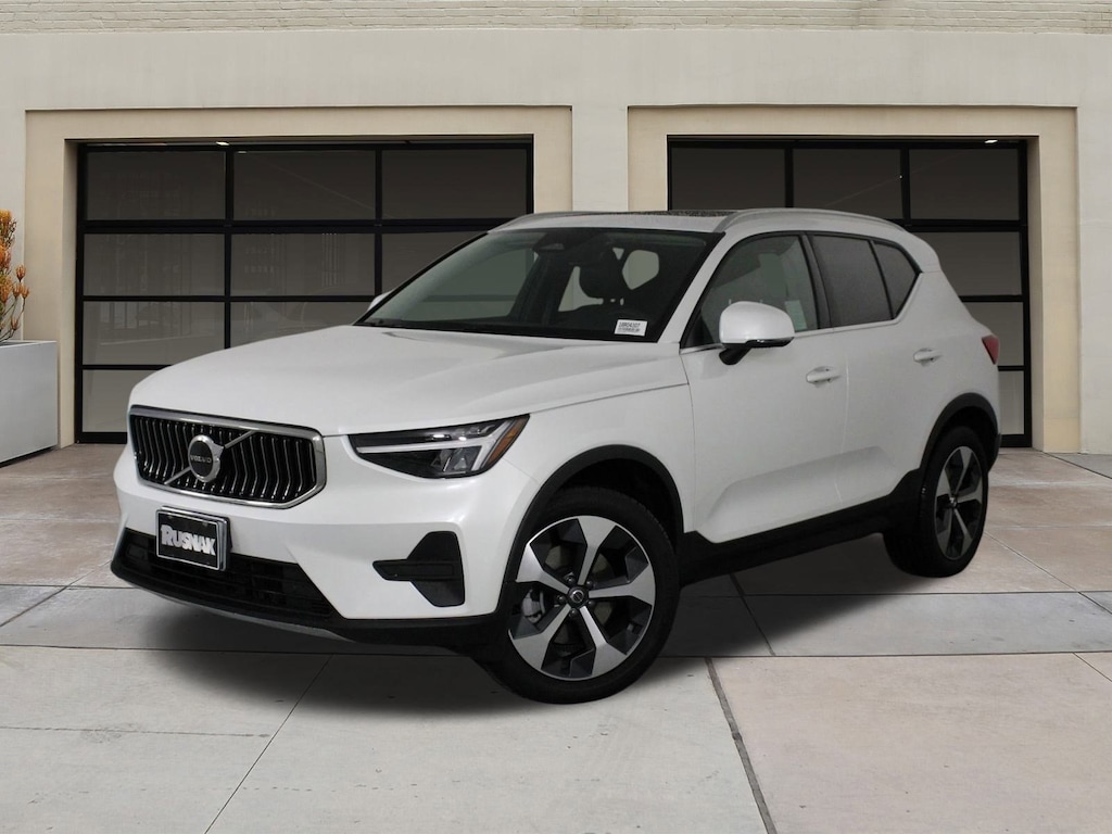 Certified 2025 Volvo XC40 B5 Core SUV