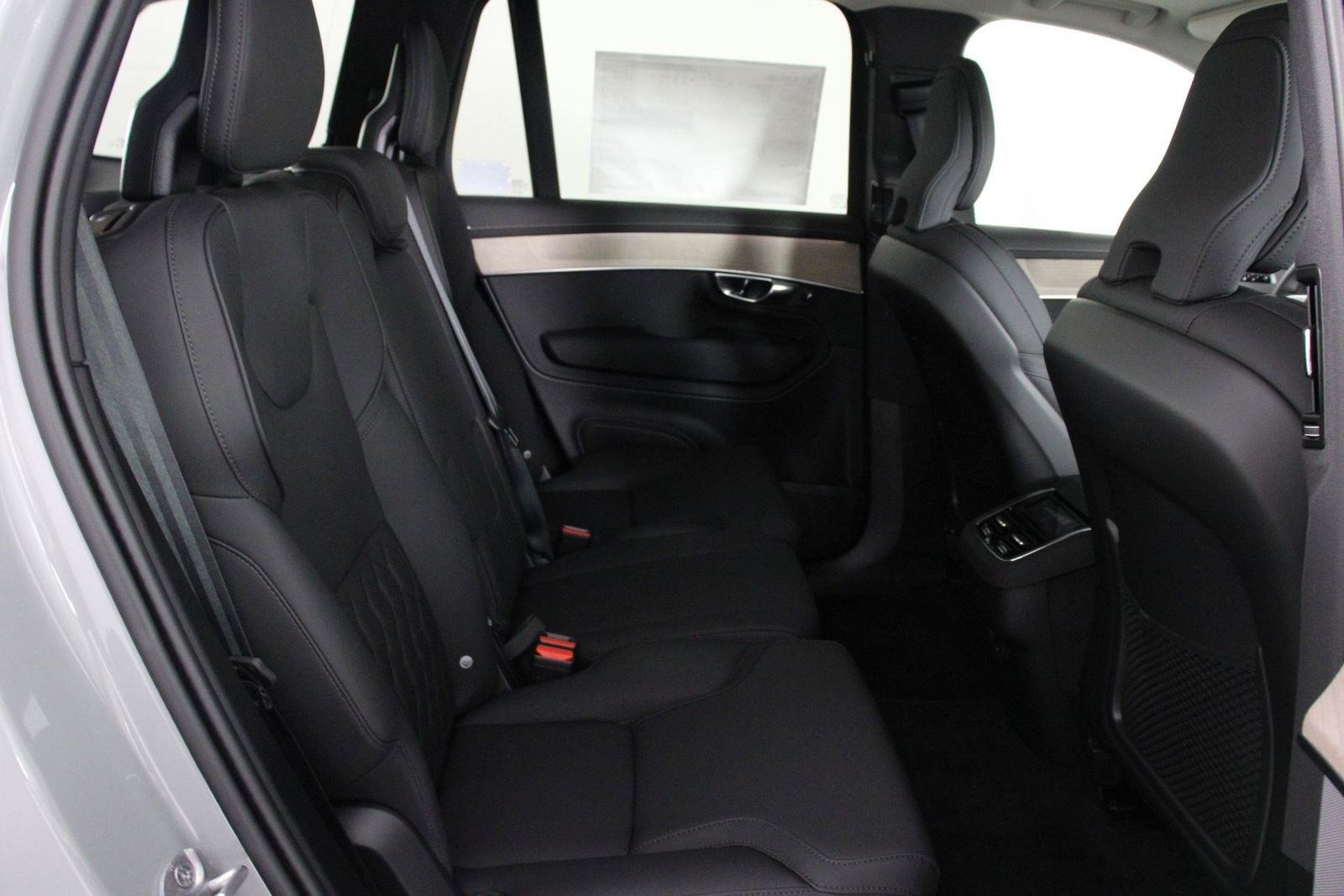 2025 Volvo XC90 Core - Photo 11