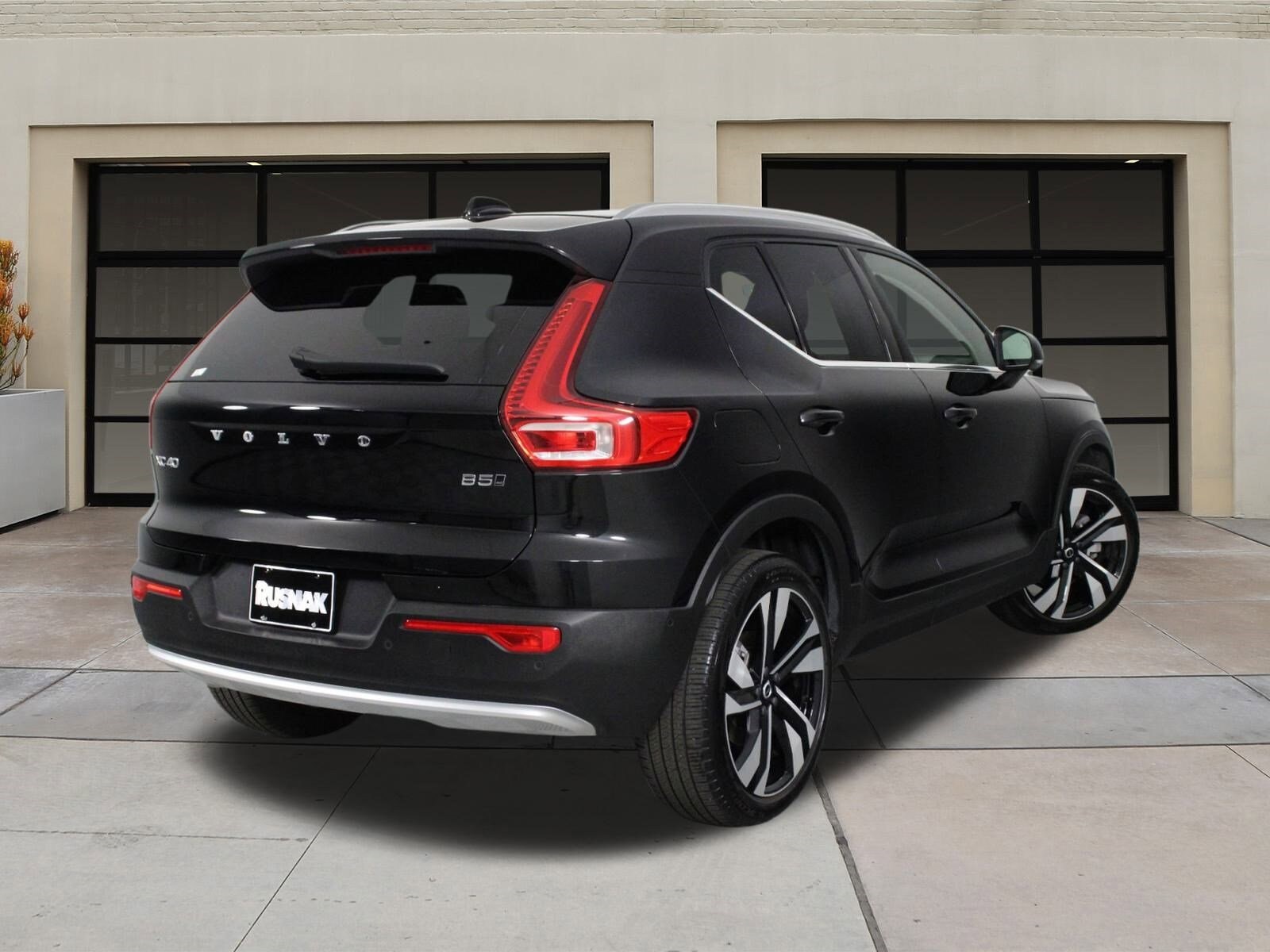 2025 Volvo XC40 Plus photo 4