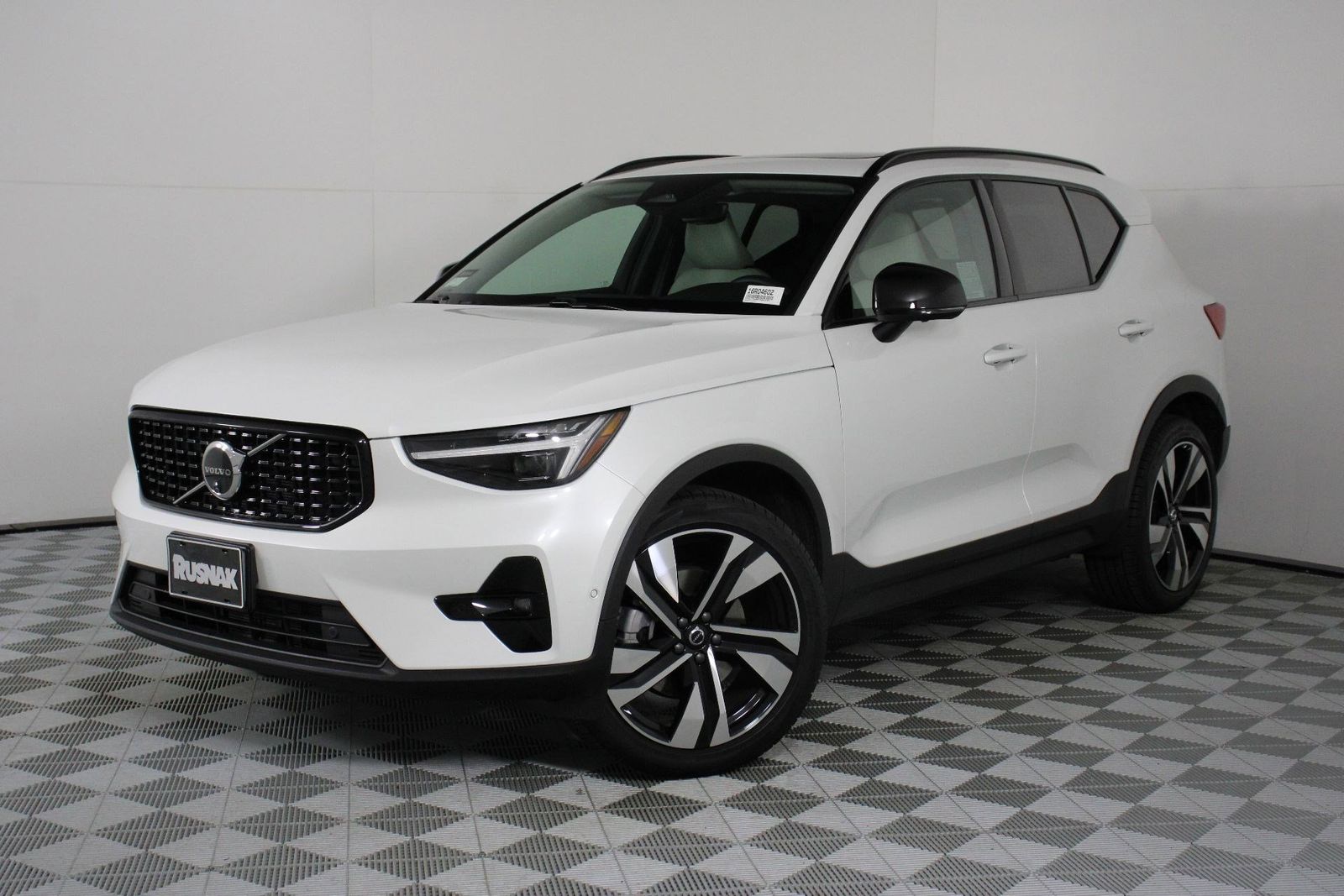 2026 Volvo XC40 B5 Ultra photo 2