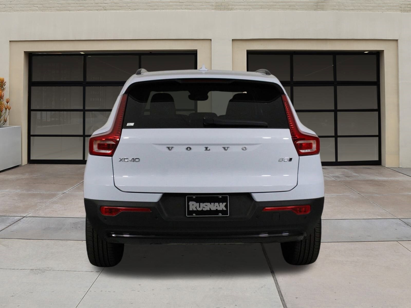 2026 Volvo XC40 Plus photo 3