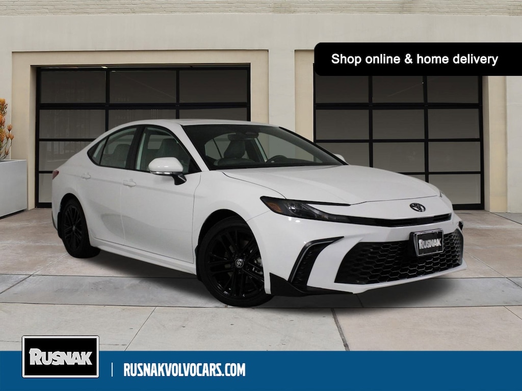 Used 2025 Toyota Camry SE Sedan