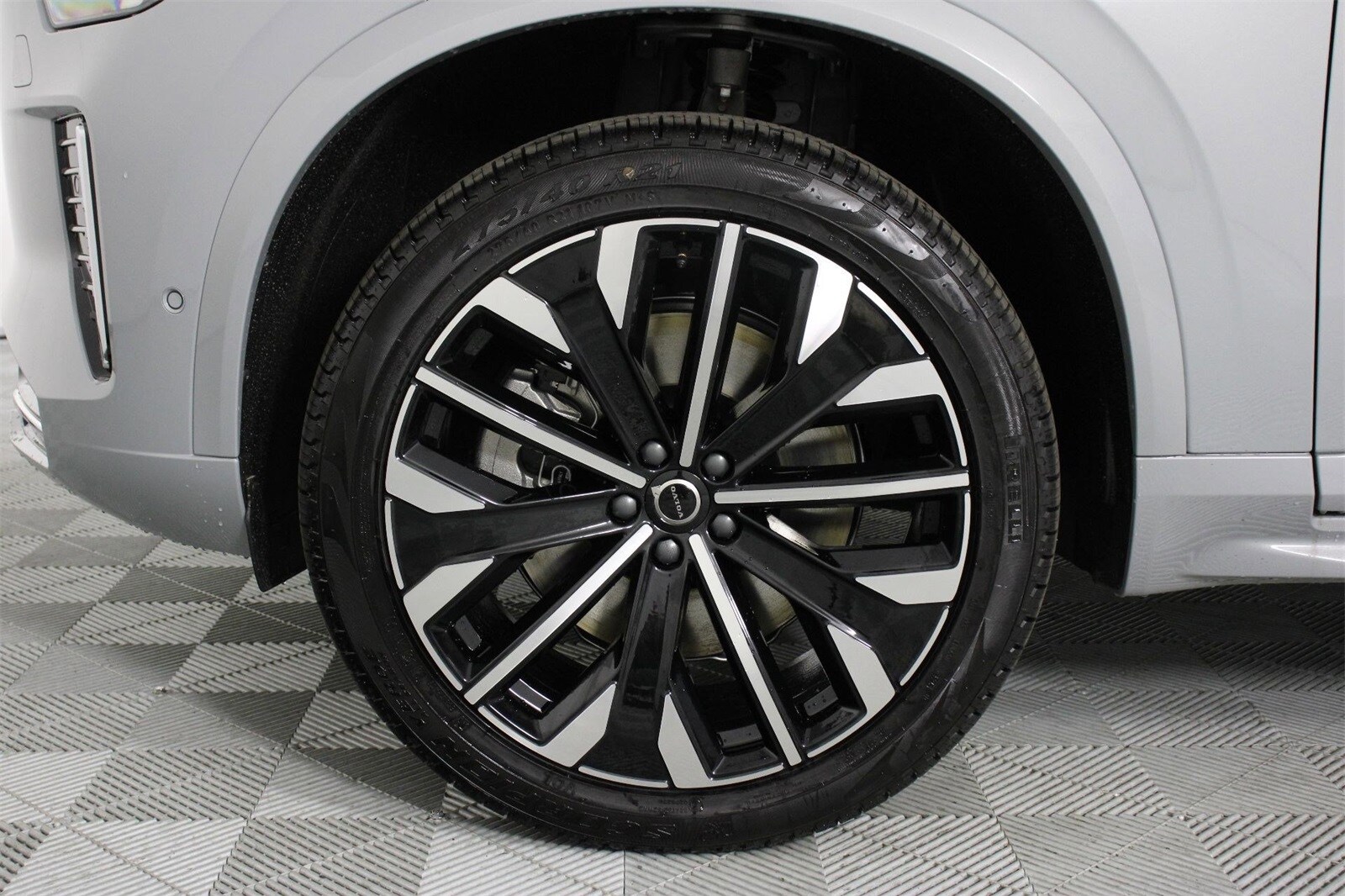 2026 Volvo XC90 Plus - Photo 13