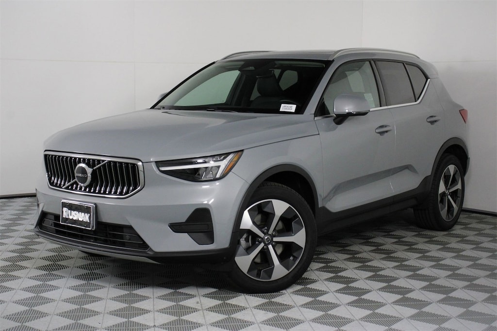 Certified 2025 Volvo XC40 B5 Core SUV