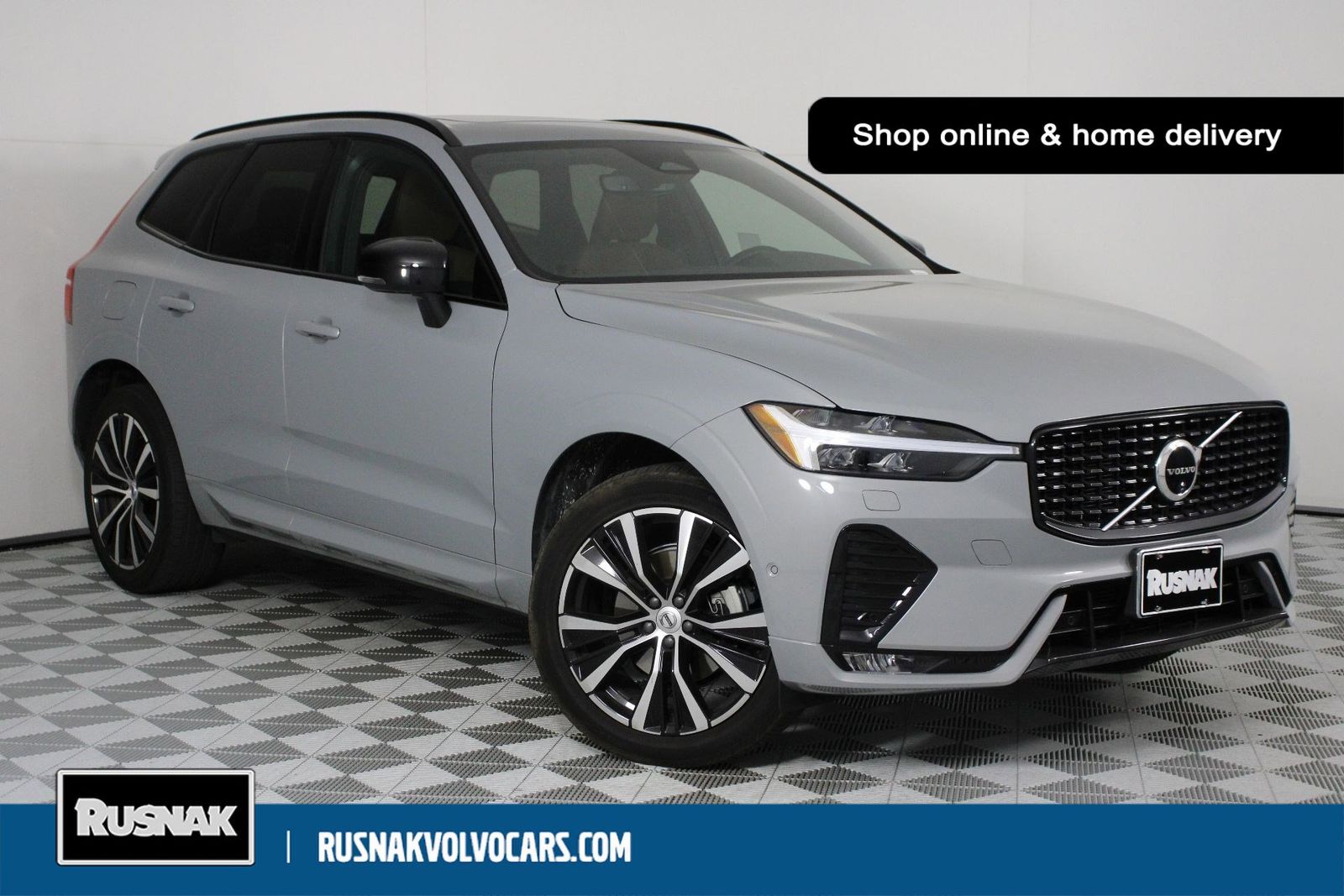 2024 Volvo XC60 B5 Plus Dark Theme AWD's photo