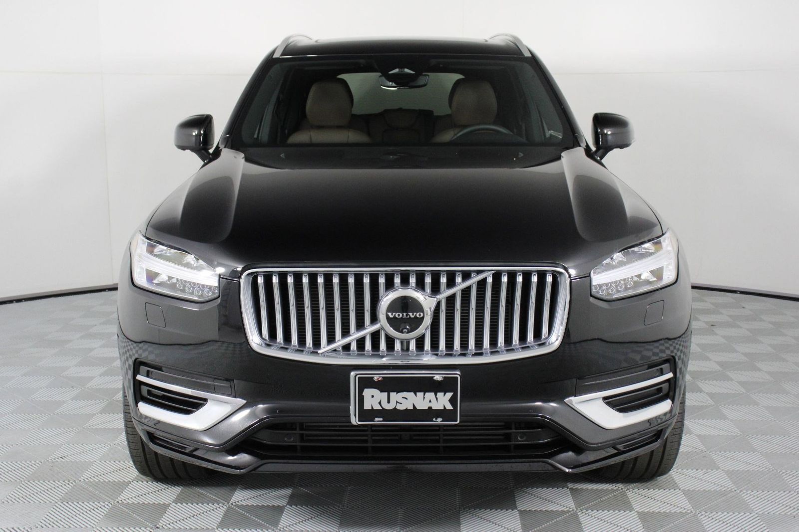 2024 Volvo XC90 plug-in hybrid T8 Plus Bright Theme 7 Passenger photo 5