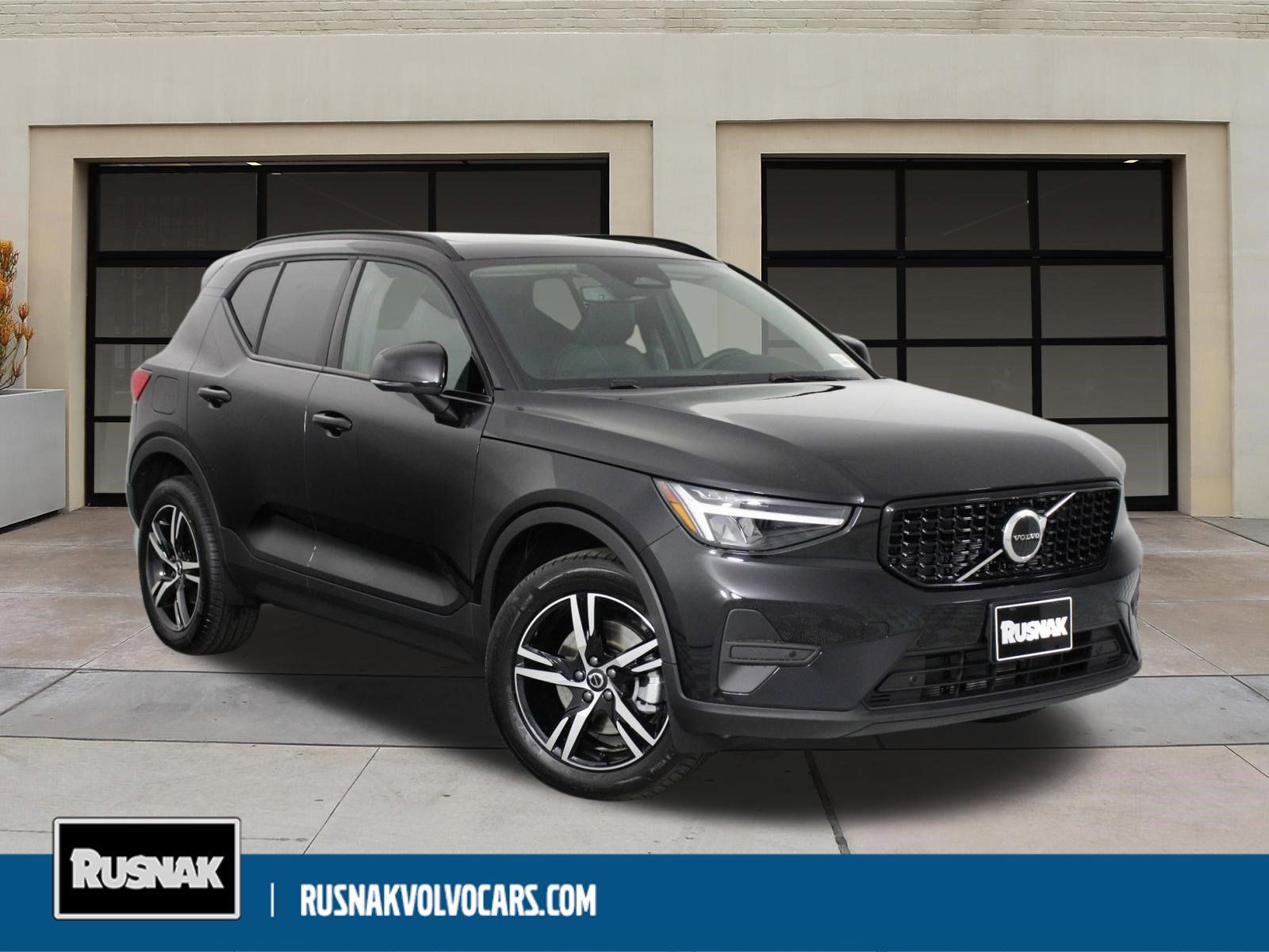 2026 Volvo XC40 B5 Core Dark AWD's photo