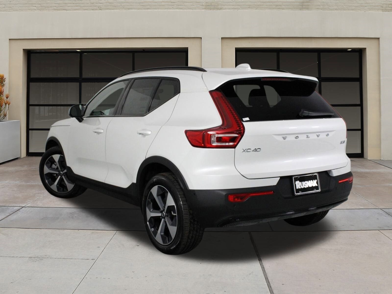 2026 Volvo XC40 Plus photo 2