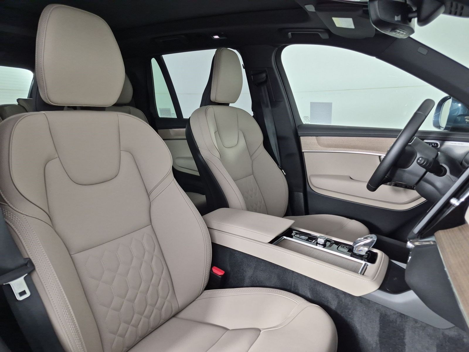 2026 Volvo XC90 Plus - Photo 26