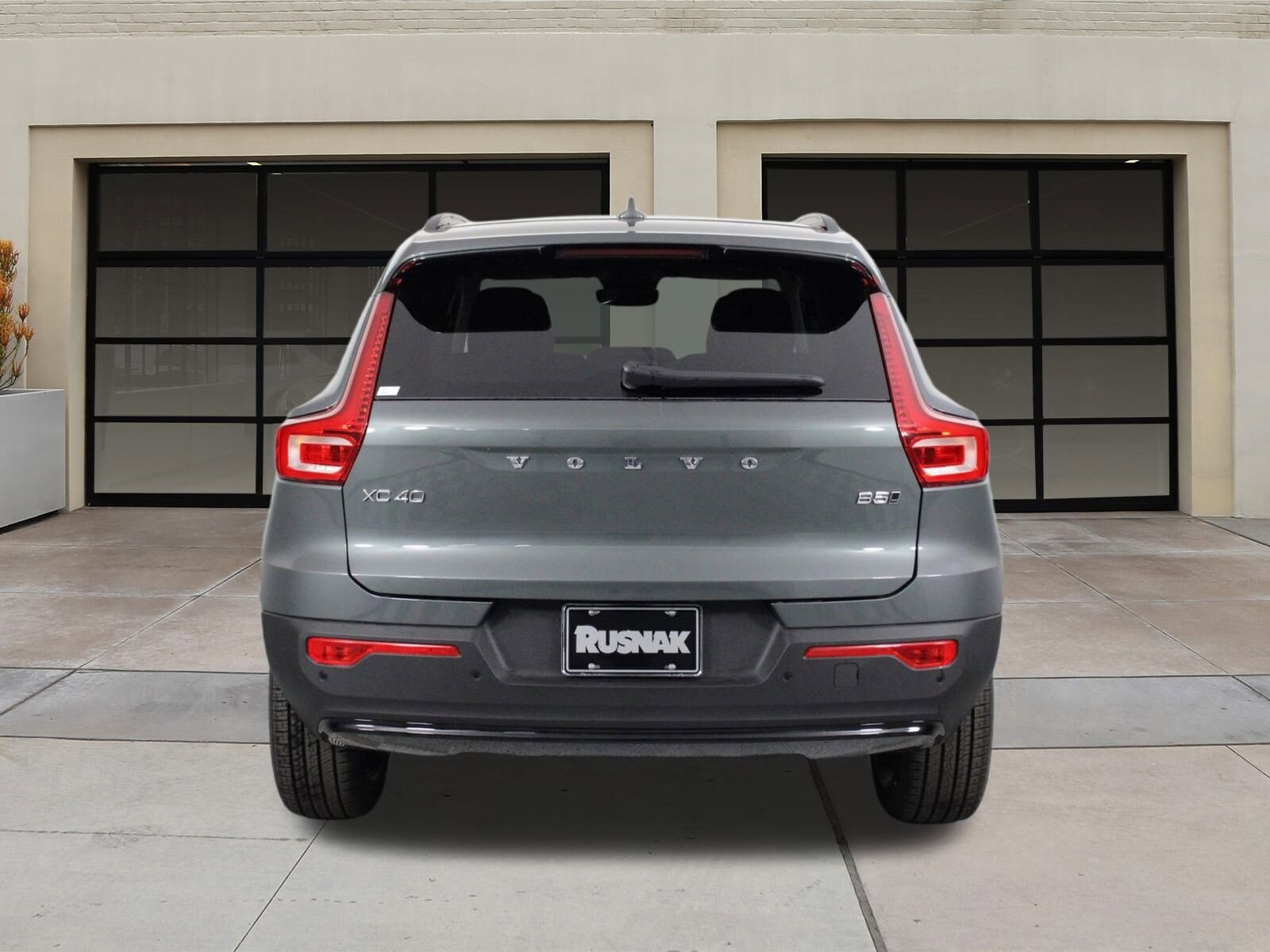 2026 Volvo XC40 photo 2