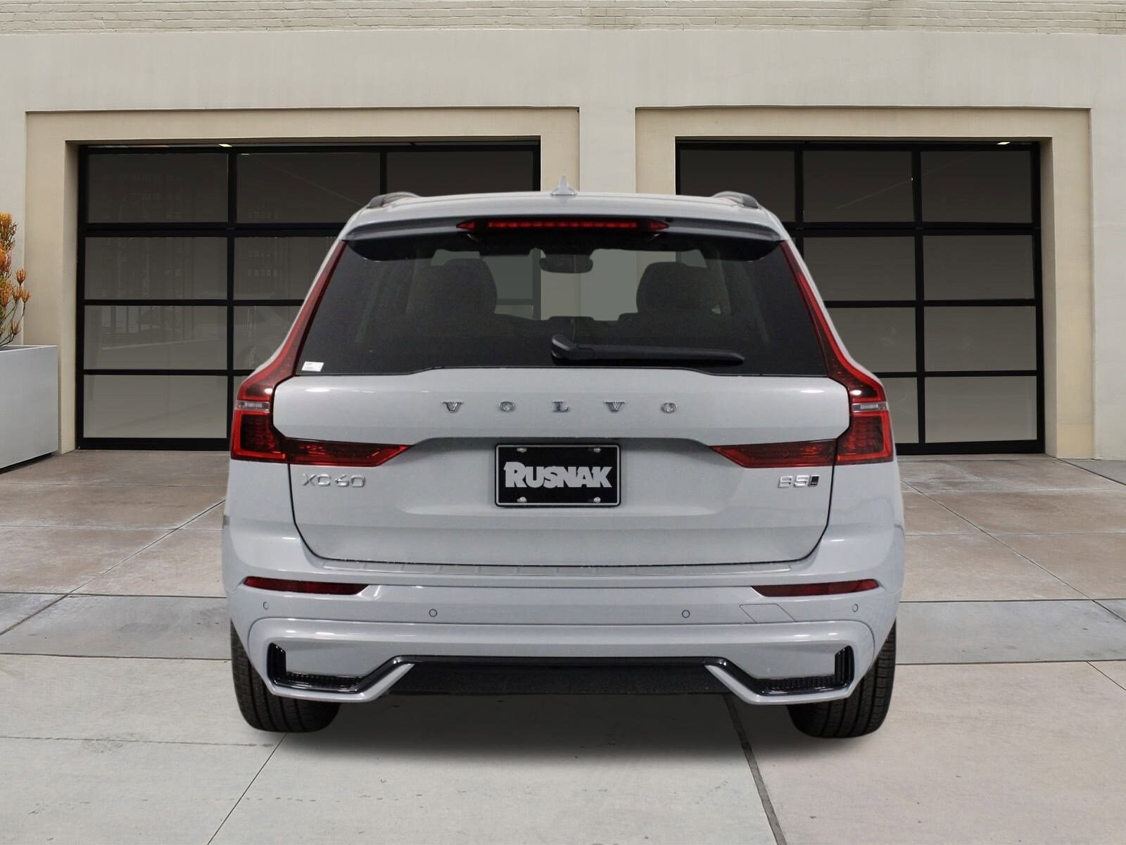2026 Volvo XC60 B5 photo 3
