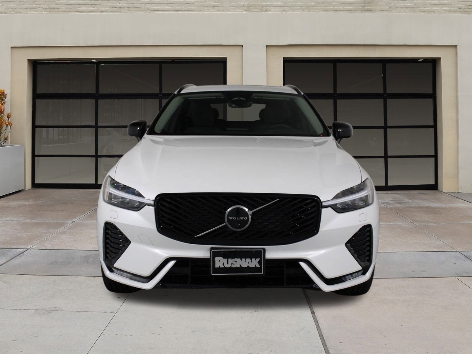 2026 Volvo XC60 B5 Plus photo 2
