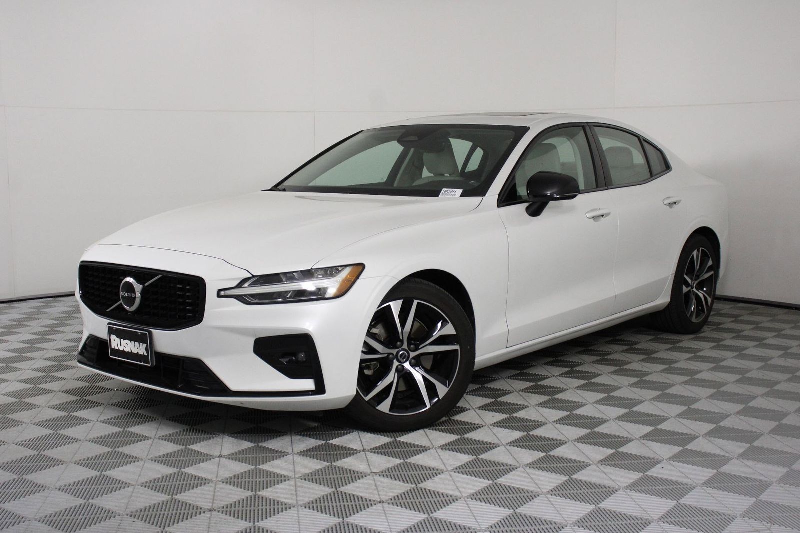 2025 Volvo S60 B5 Core photo 2