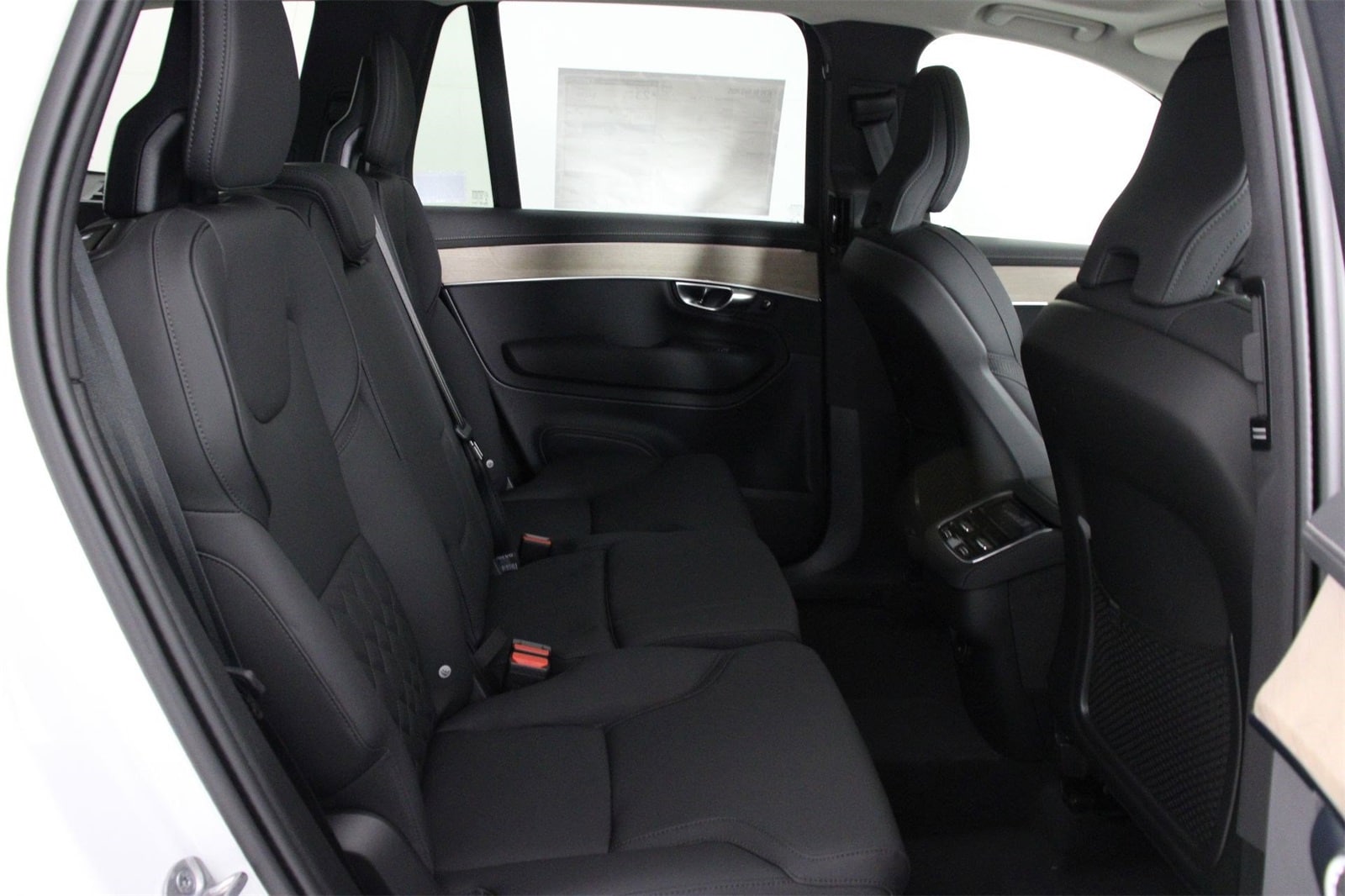 2025 Volvo XC90 Plus - Photo 11