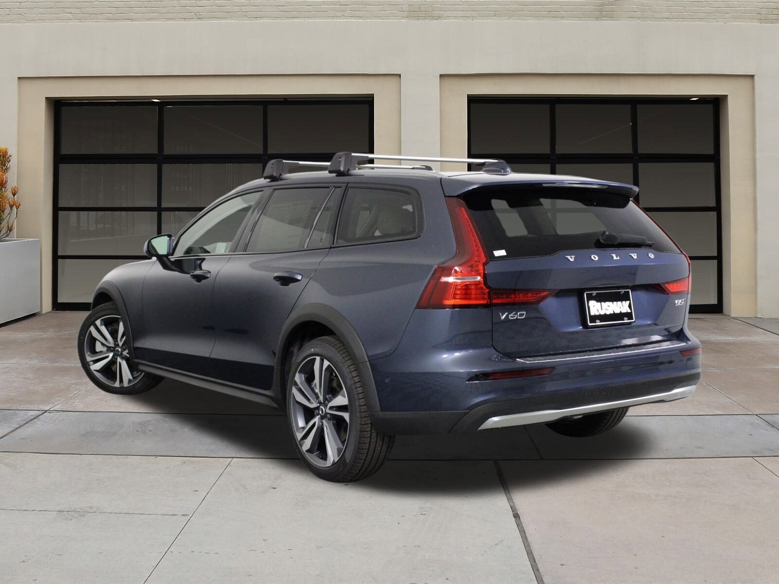 2026 Volvo V60 Cross Country B5 Plus photo 3