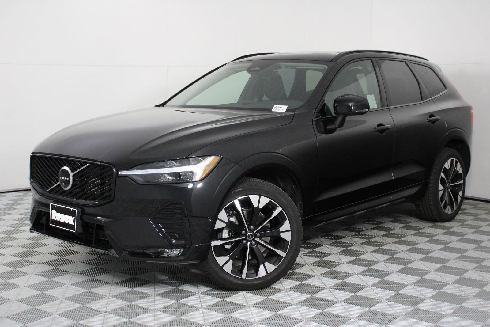 2026 Volvo XC60 B5 Plus photo 2