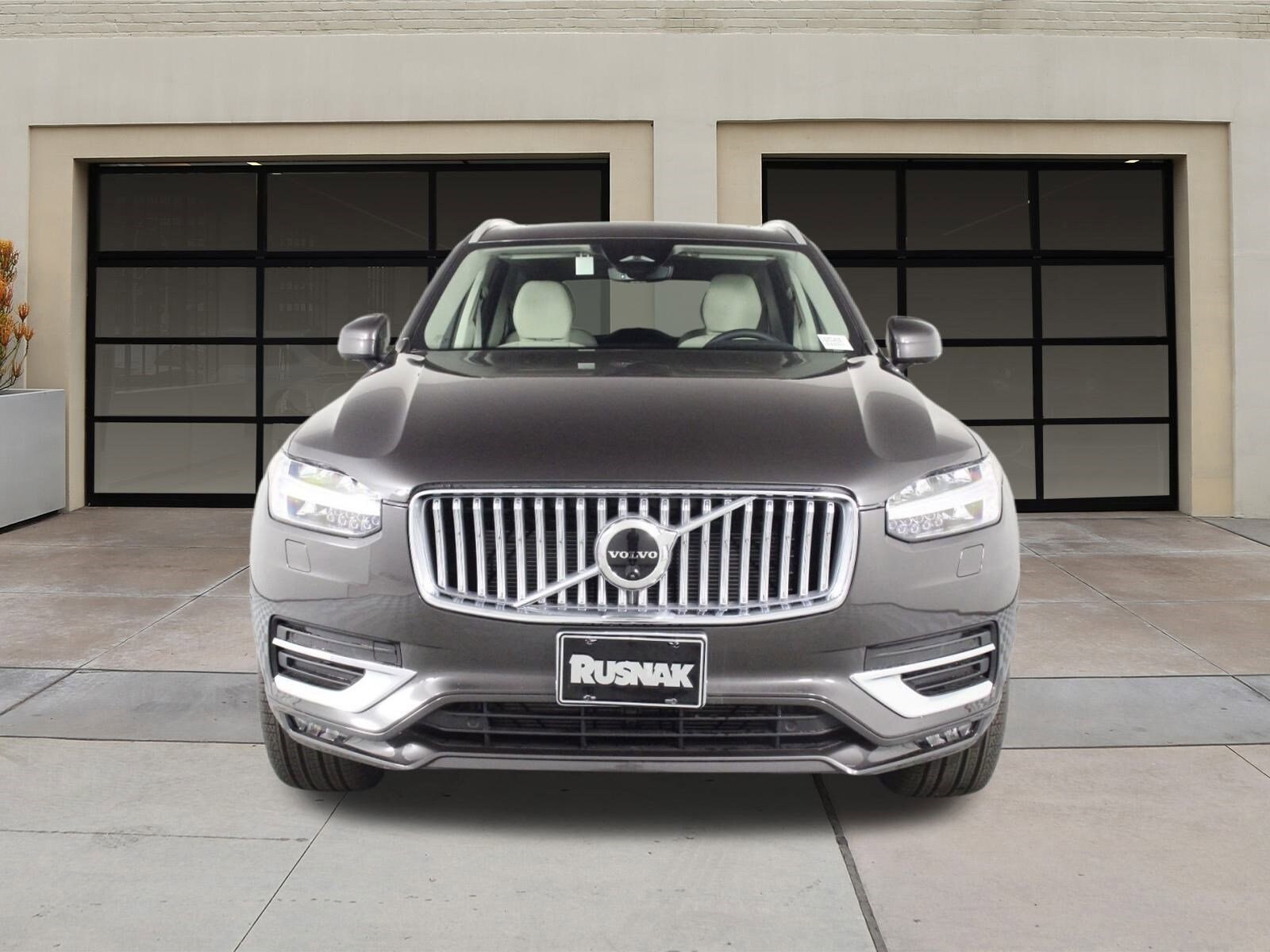 2025 Volvo XC90 Plus photo 2