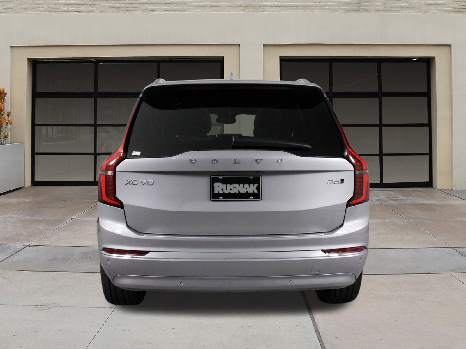 2026 Volvo XC90 Plus photo 3