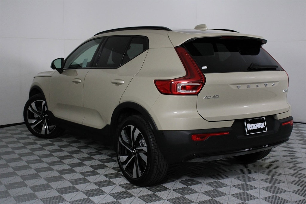 Certified 2026 Volvo XC40 B5 Ultra SUV