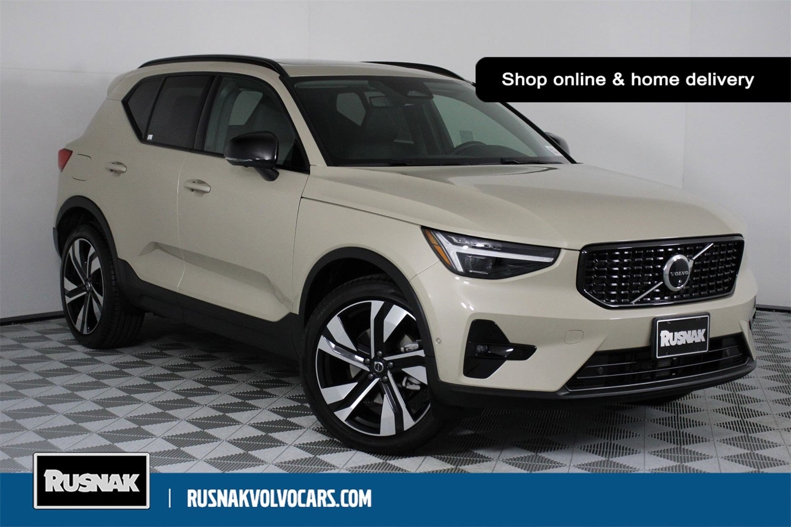 2025 Volvo XC40 Plus
