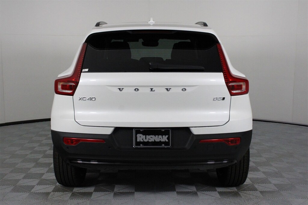 New 2026 Volvo XC40 B5 Ultra SUV