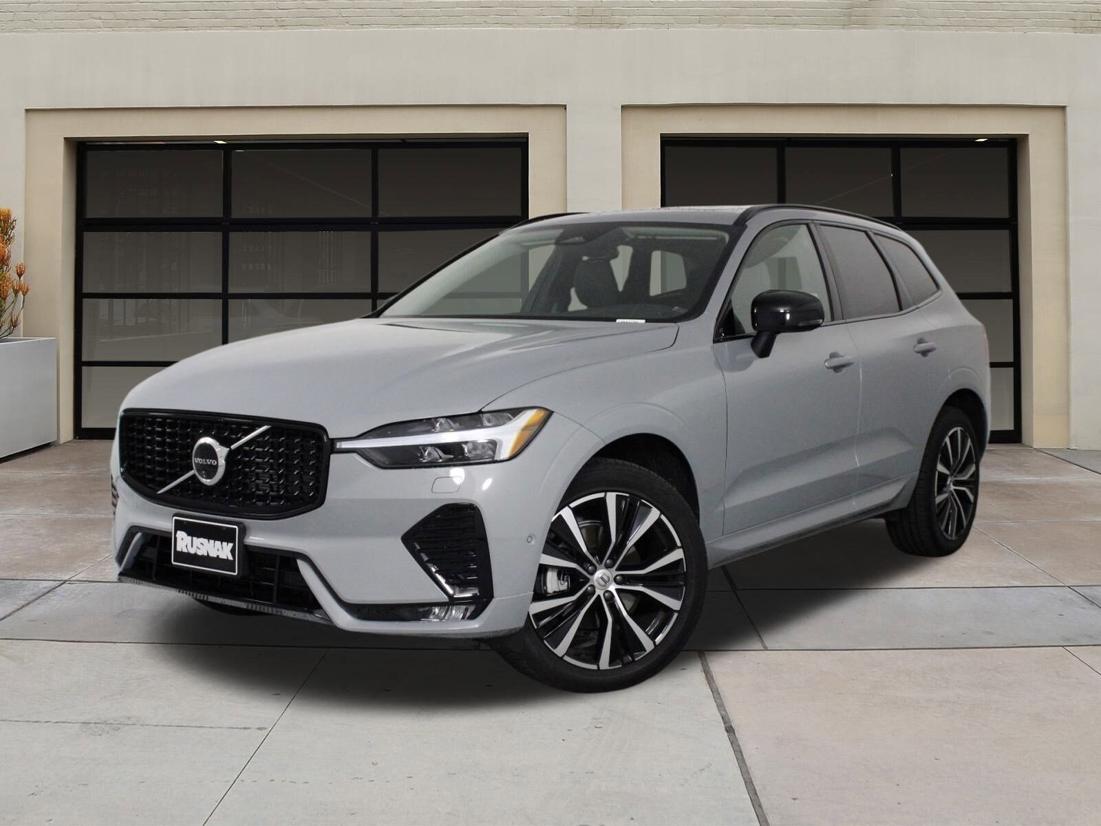 2025 Volvo XC60 B5 Plus photo 3