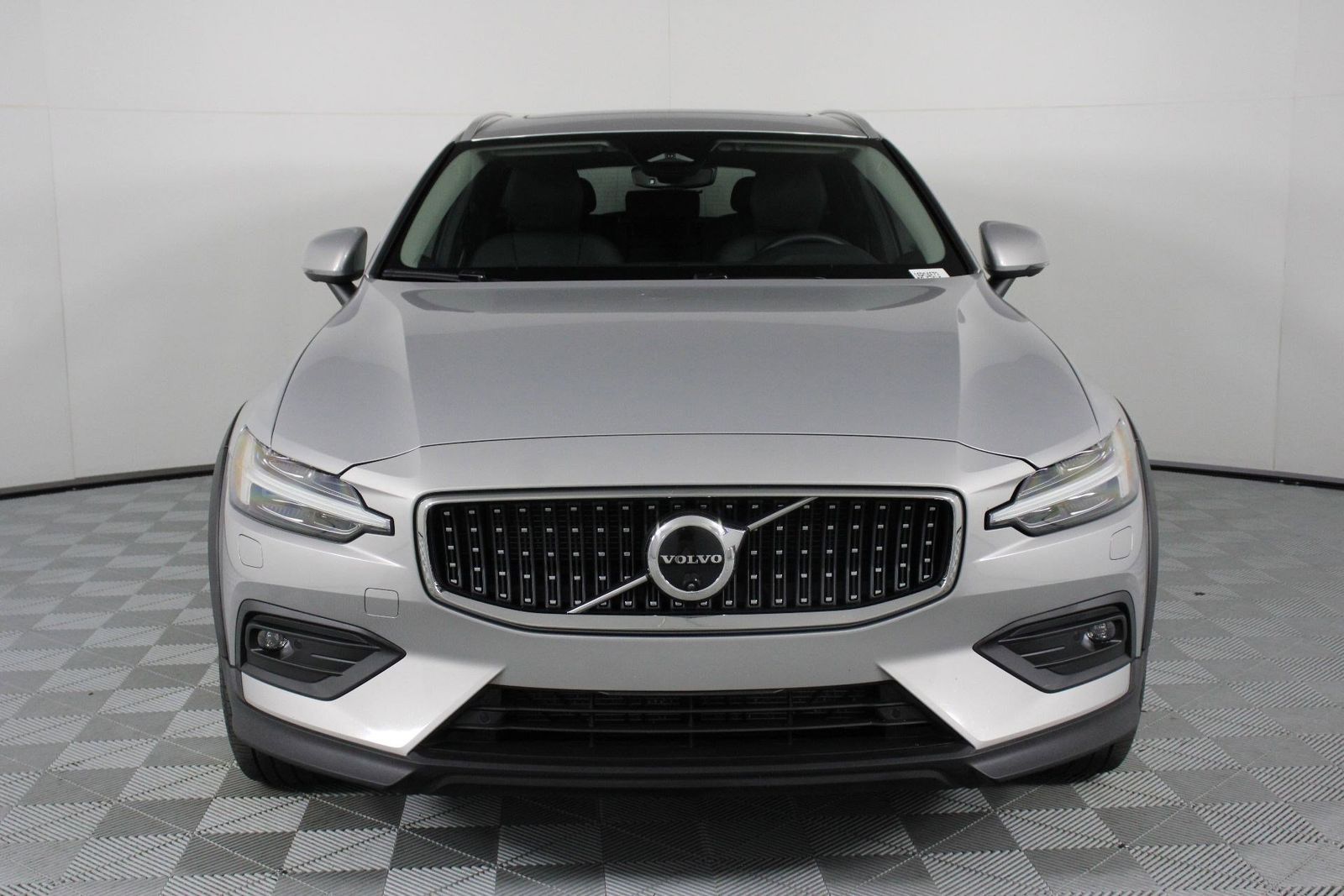 2025 Volvo V60 Cross Country B5 Plus photo 5