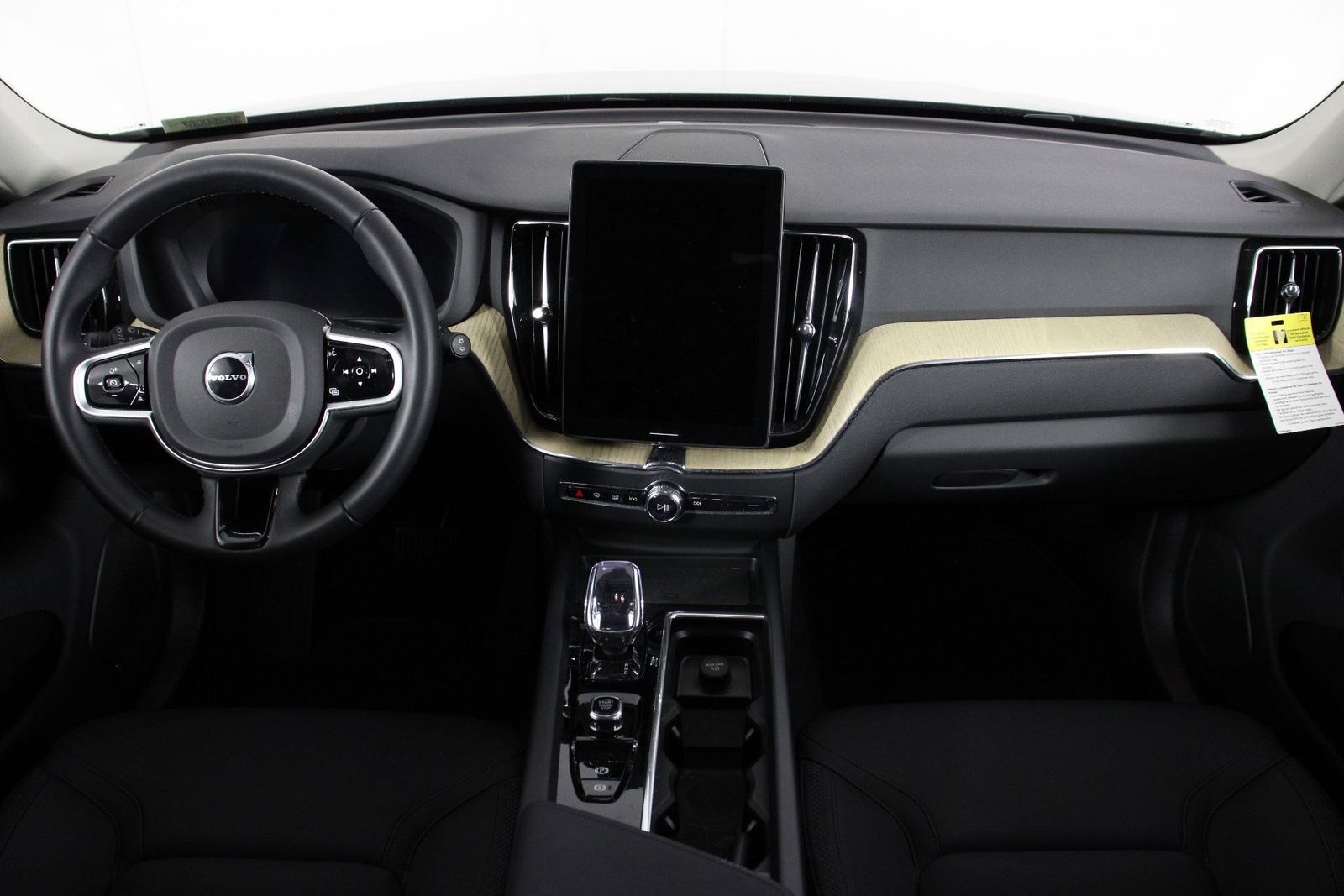 2026 Volvo XC60 B5 Plus photo 6