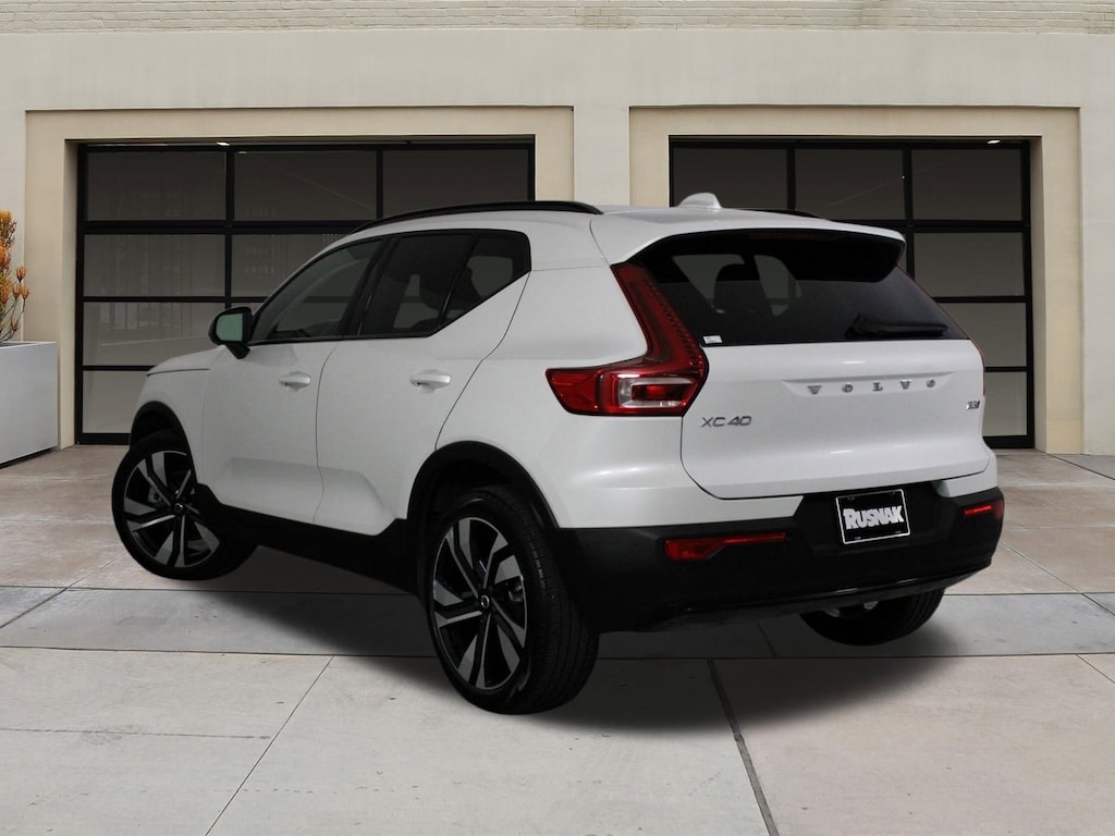Certified 2025 Volvo XC40 B5 Plus Dark Theme SUV