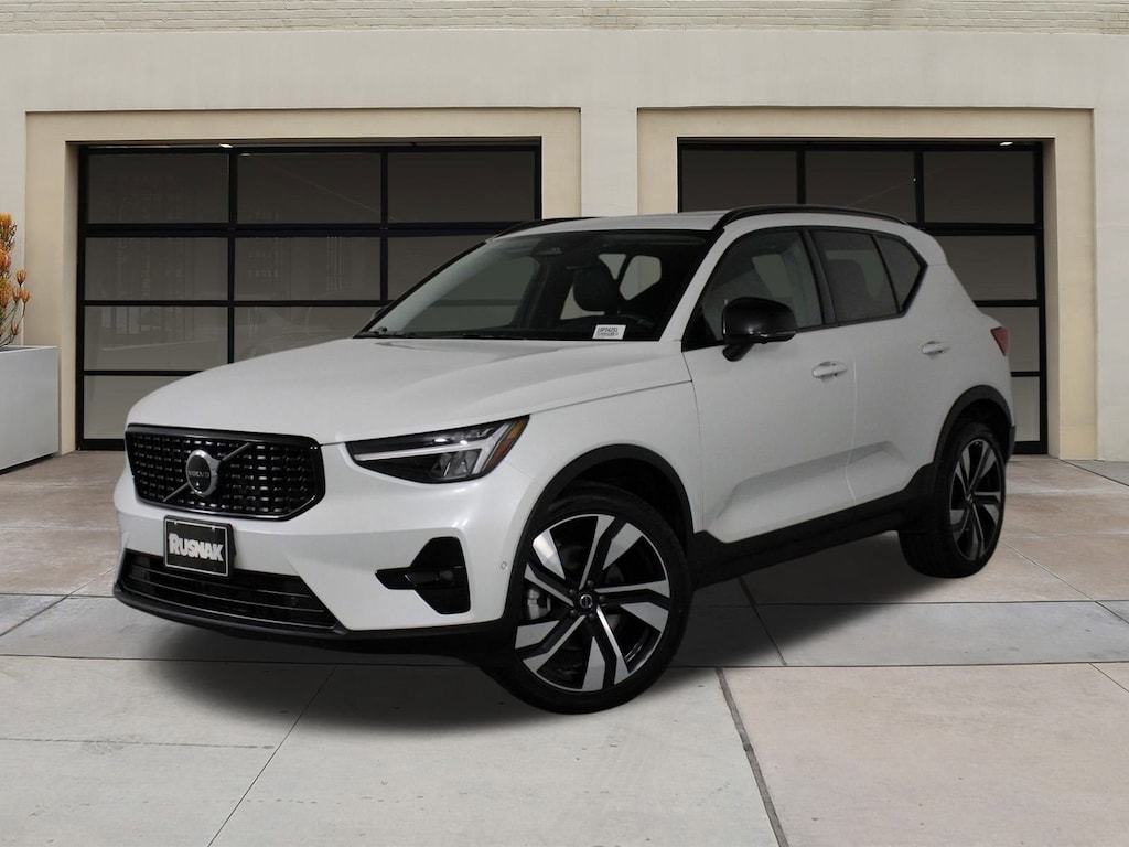 Certified 2025 Volvo XC40 B5 Plus Dark Theme SUV