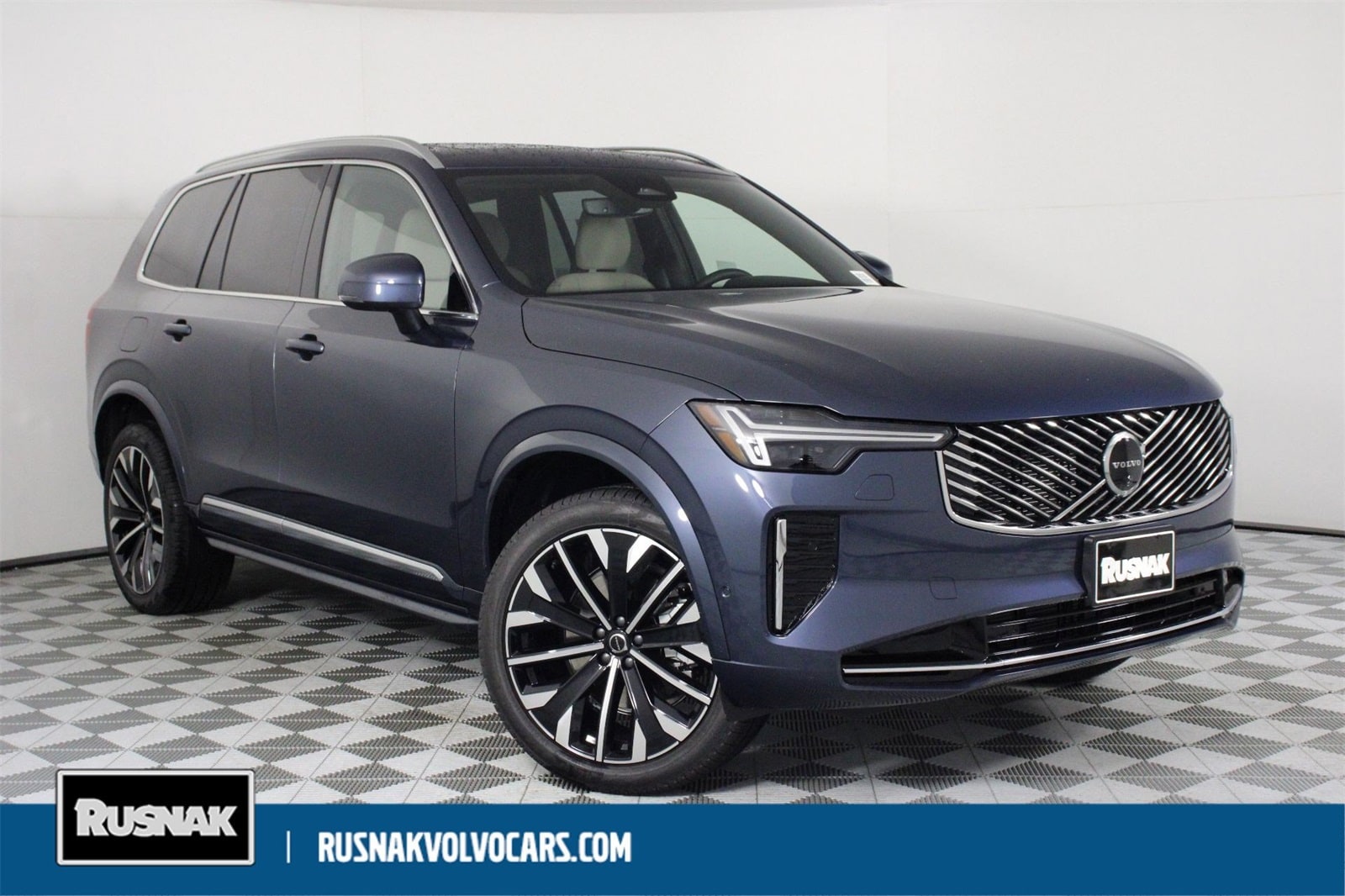 2026 Volvo XC90 Plus's photo