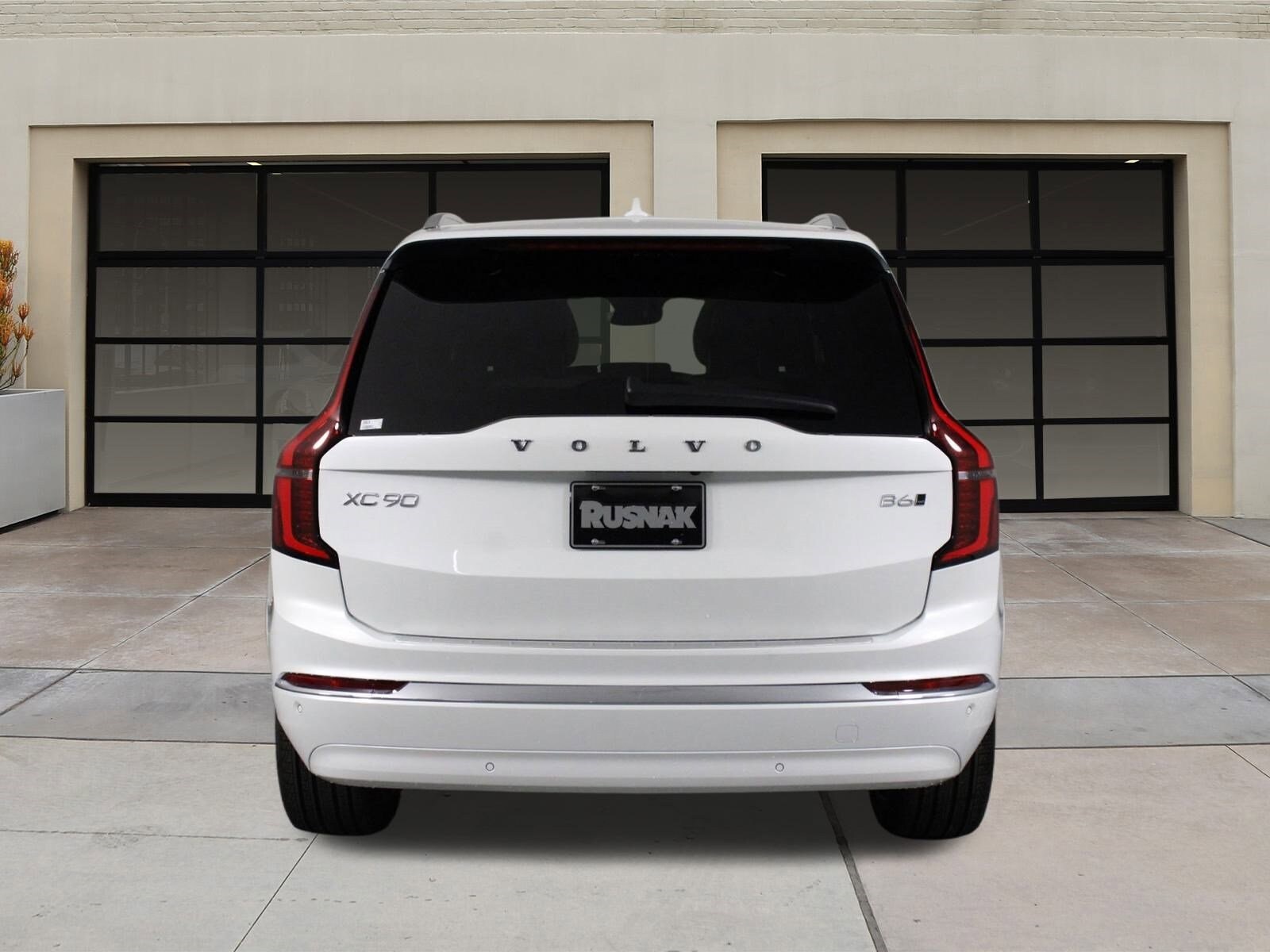 2026 Volvo XC90 AWD Plus photo 2