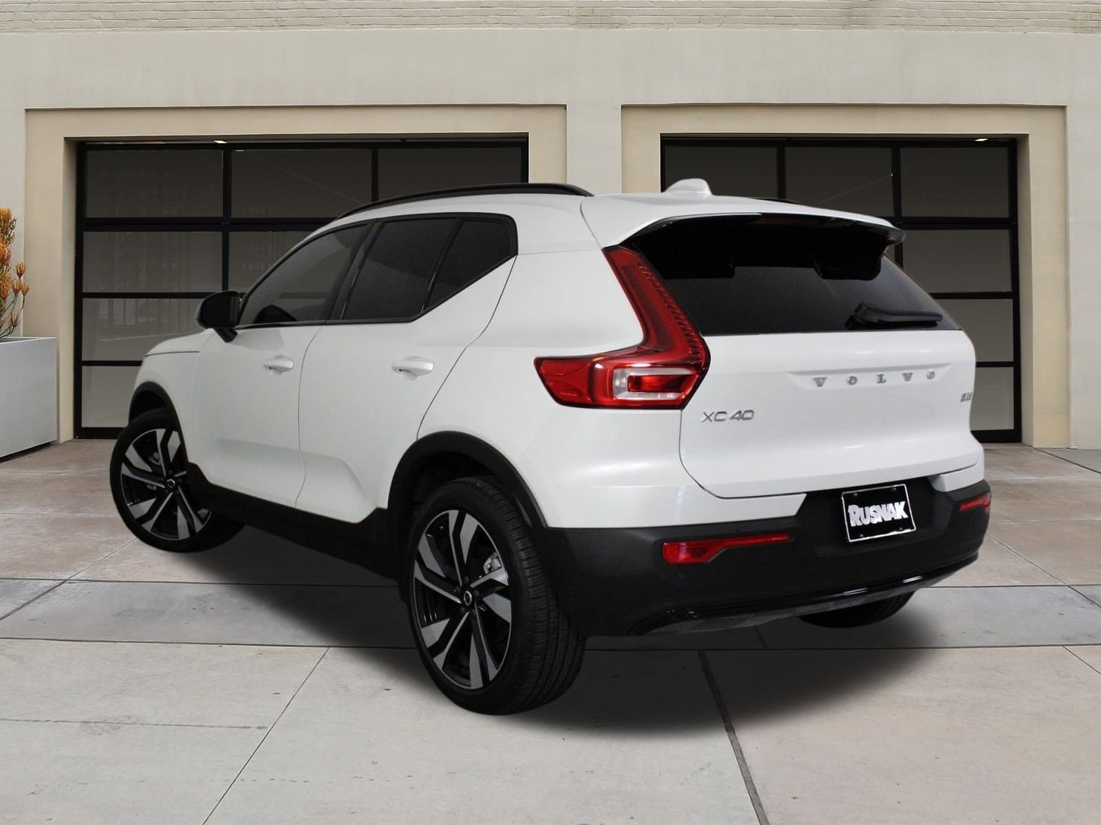 Used 2025 Volvo XC40 Ultra with VIN YV4L12UM5S2461654 for sale in Pasadena, CA