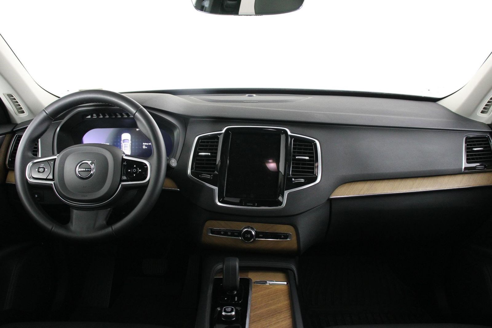2024 Volvo XC90 plug-in hybrid T8 Plus 6 Passenger photo 6