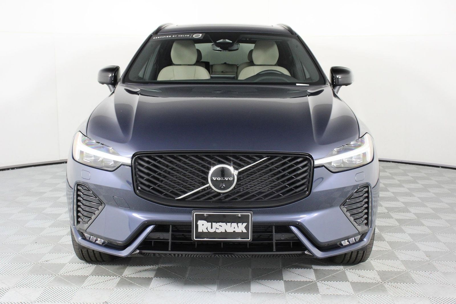 2026 Volvo XC60 B5 Plus photo 5