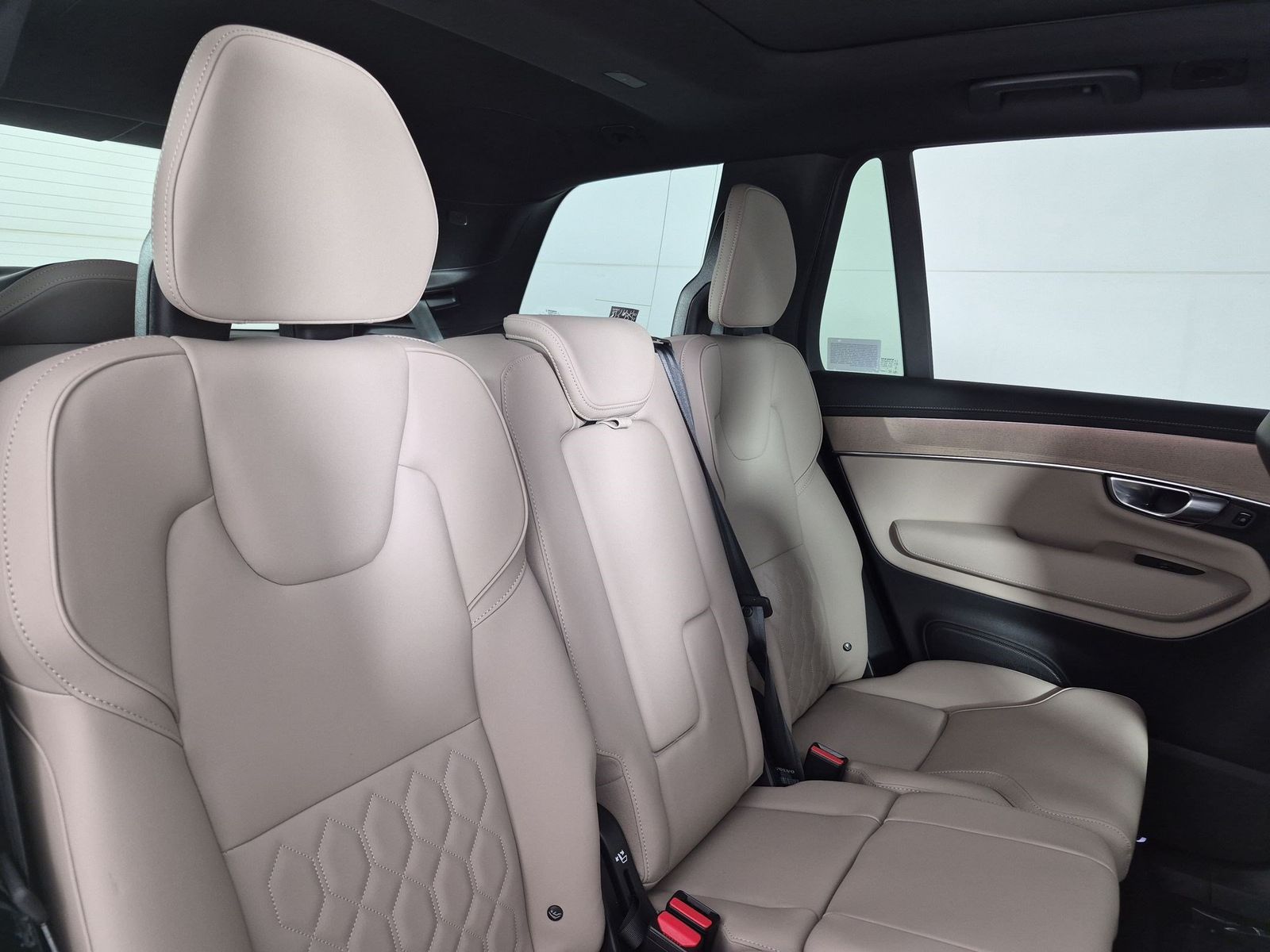 2026 Volvo XC90 Plus - Photo 27