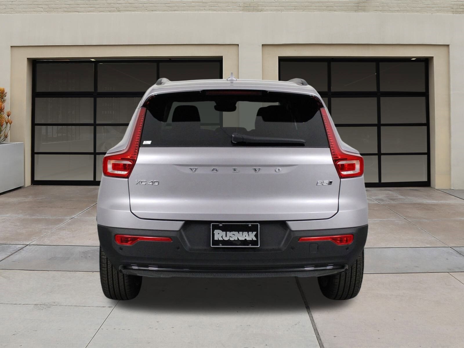2026 Volvo XC40 photo 3