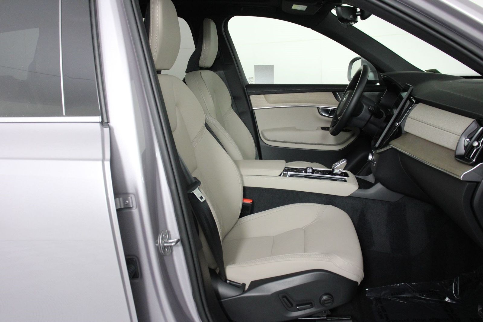 2026 Volvo XC90 Plus - Photo 29